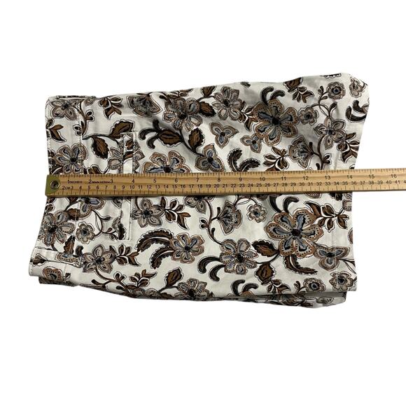 a.n.a. A New Approach Womens Shorts Size 14 Mid Rise Twill Shortie Short Floral - Picture 10 of 10